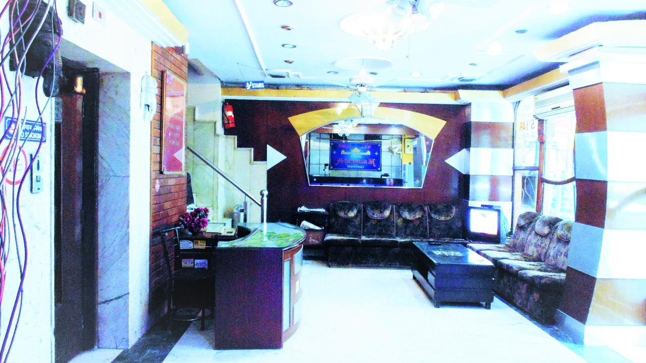 君主陆地酒店 德里 外观 照片